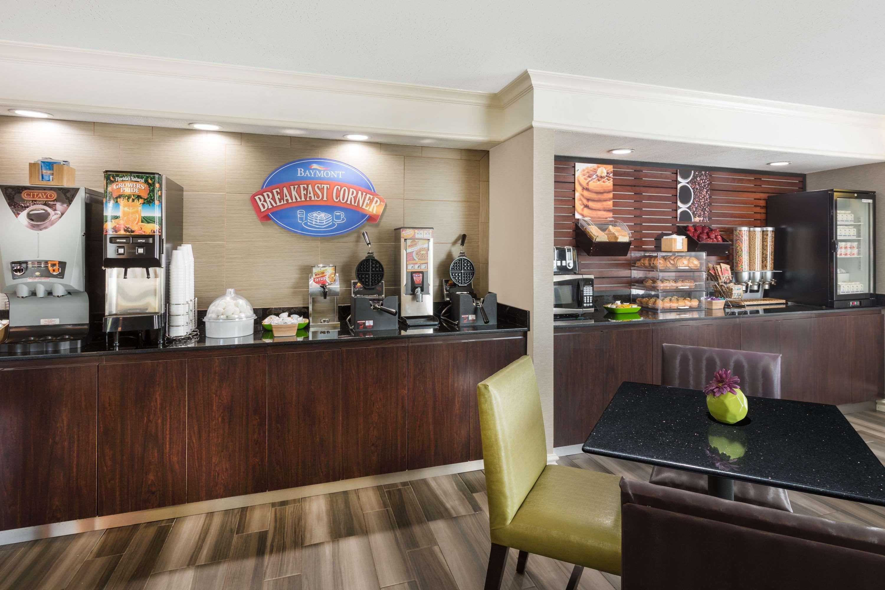 Baymont By Wyndham Greenville Woodruff Rd Extérieur photo