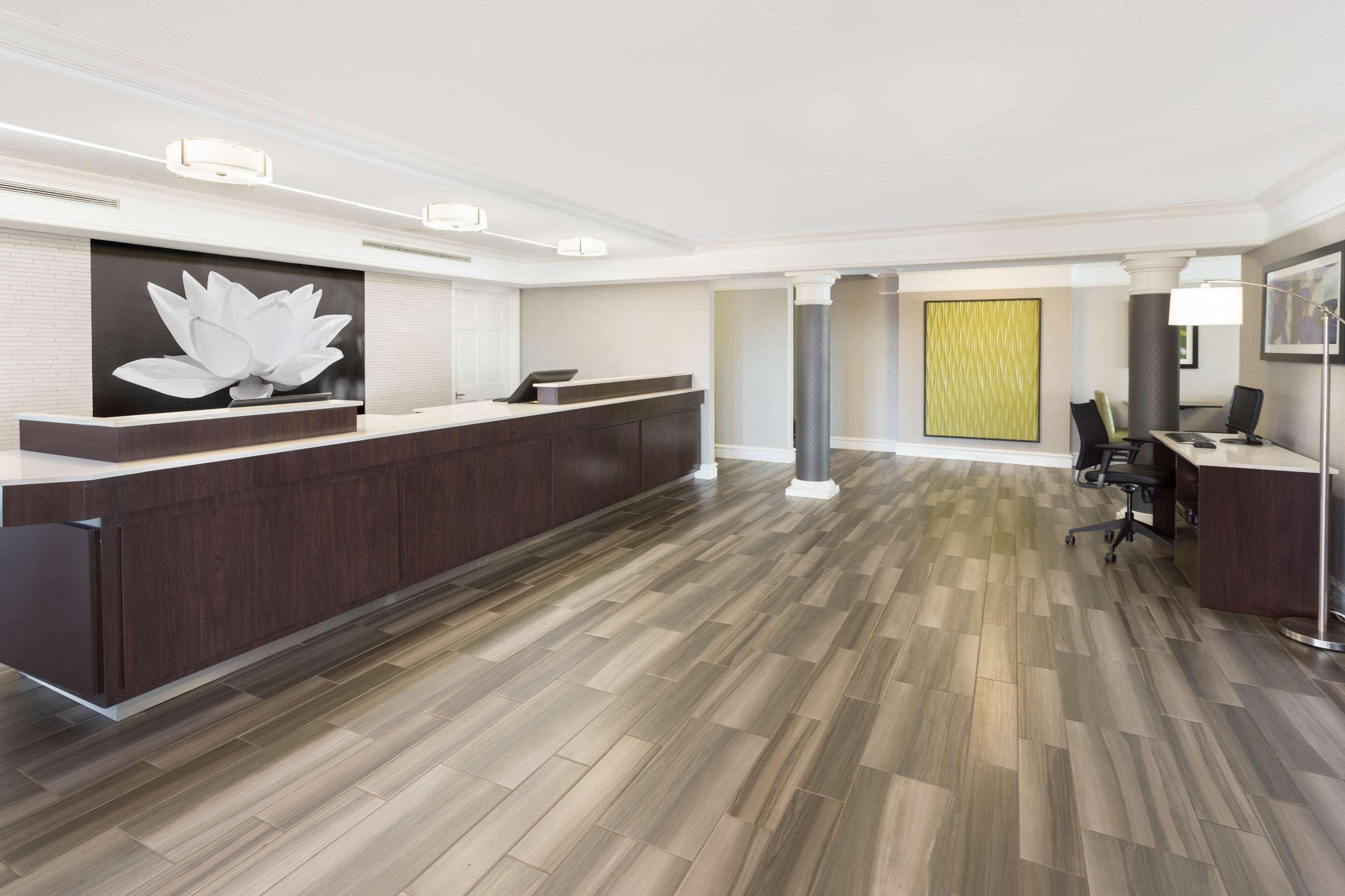 Baymont By Wyndham Greenville Woodruff Rd Extérieur photo