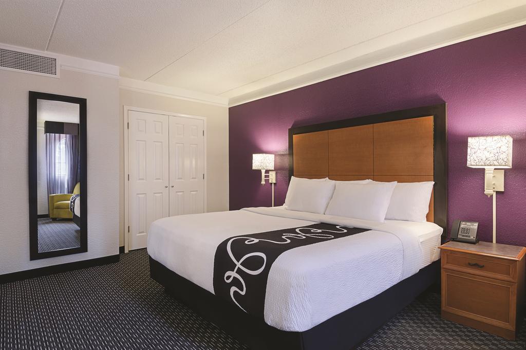 Baymont By Wyndham Greenville Woodruff Rd Extérieur photo