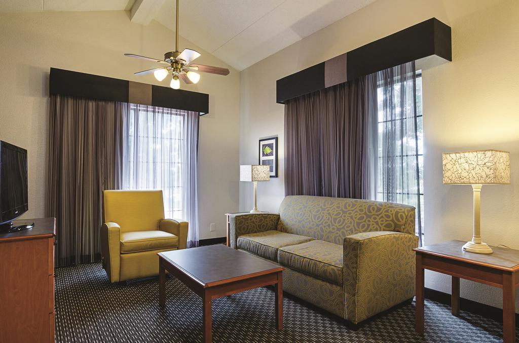 Baymont By Wyndham Greenville Woodruff Rd Extérieur photo