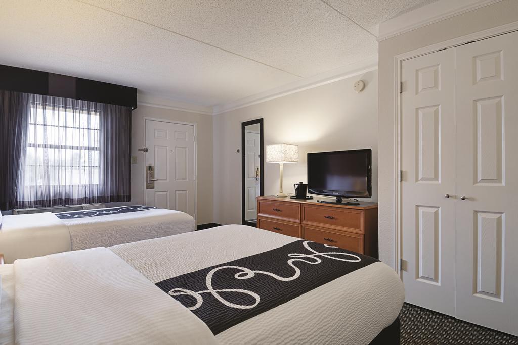 Baymont By Wyndham Greenville Woodruff Rd Extérieur photo