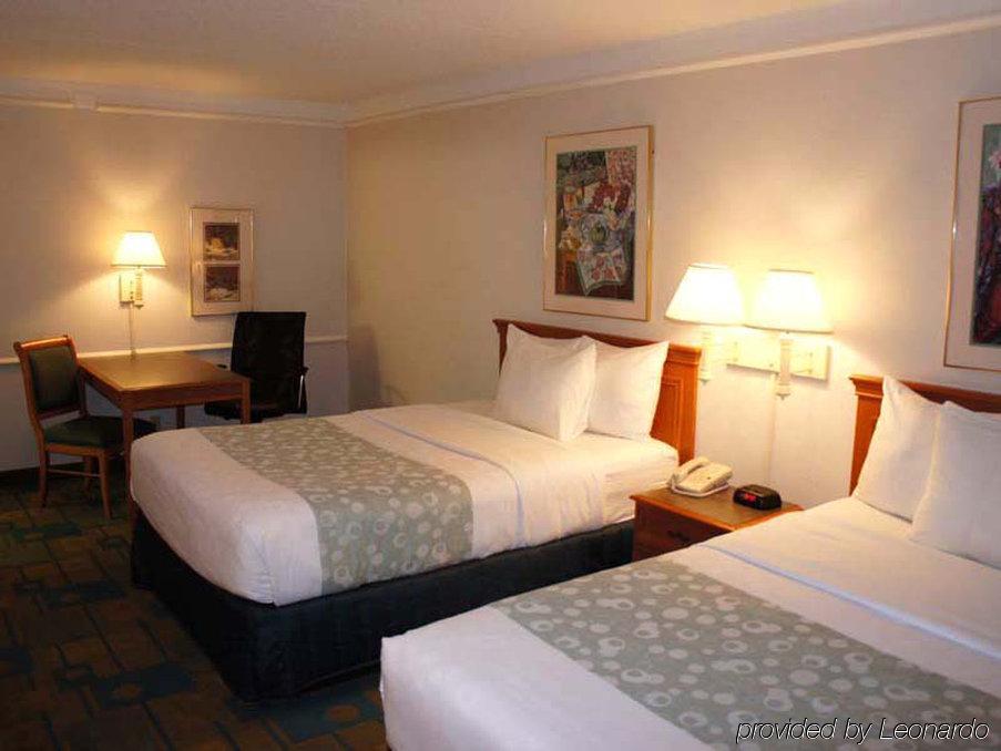Baymont By Wyndham Greenville Woodruff Rd Extérieur photo