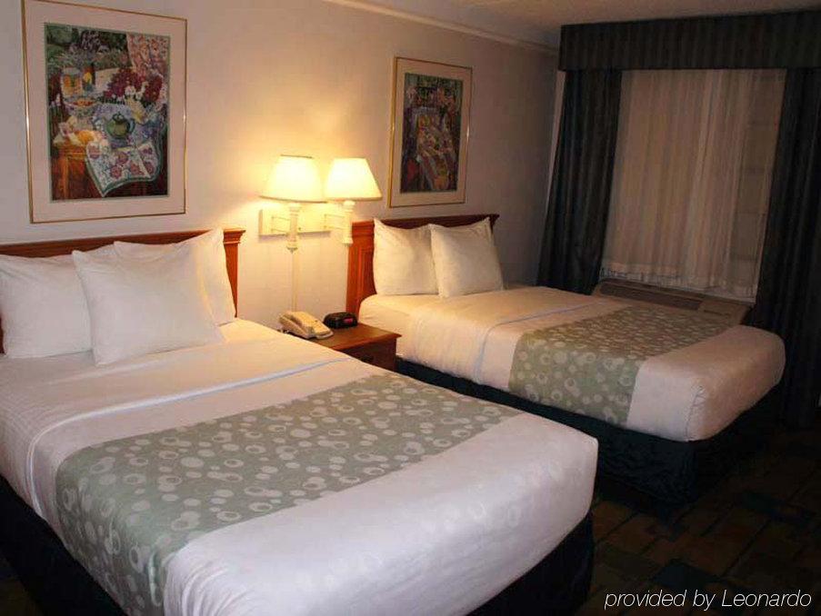 Baymont By Wyndham Greenville Woodruff Rd Extérieur photo