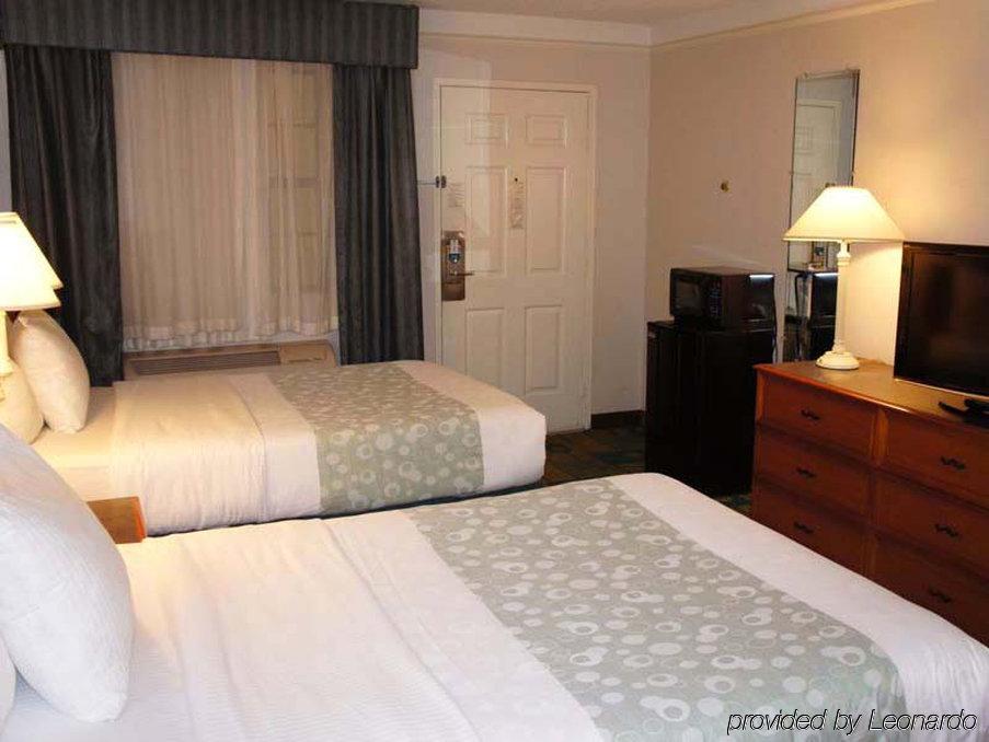 Baymont By Wyndham Greenville Woodruff Rd Extérieur photo