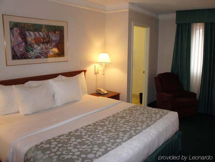 Baymont By Wyndham Greenville Woodruff Rd Extérieur photo