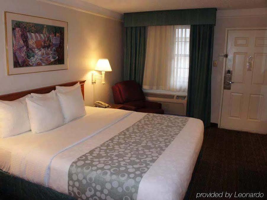 Baymont By Wyndham Greenville Woodruff Rd Extérieur photo