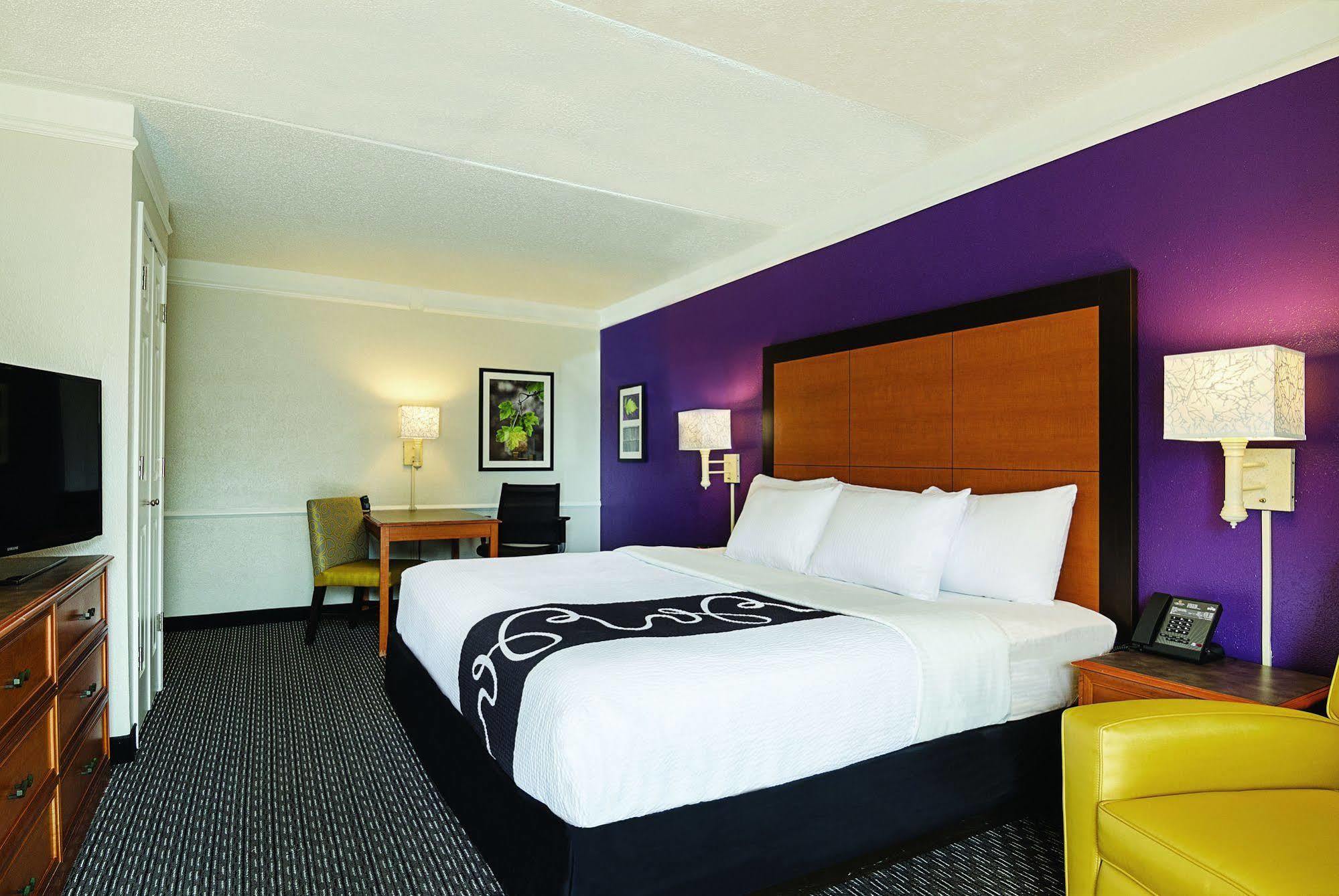Baymont By Wyndham Greenville Woodruff Rd Extérieur photo