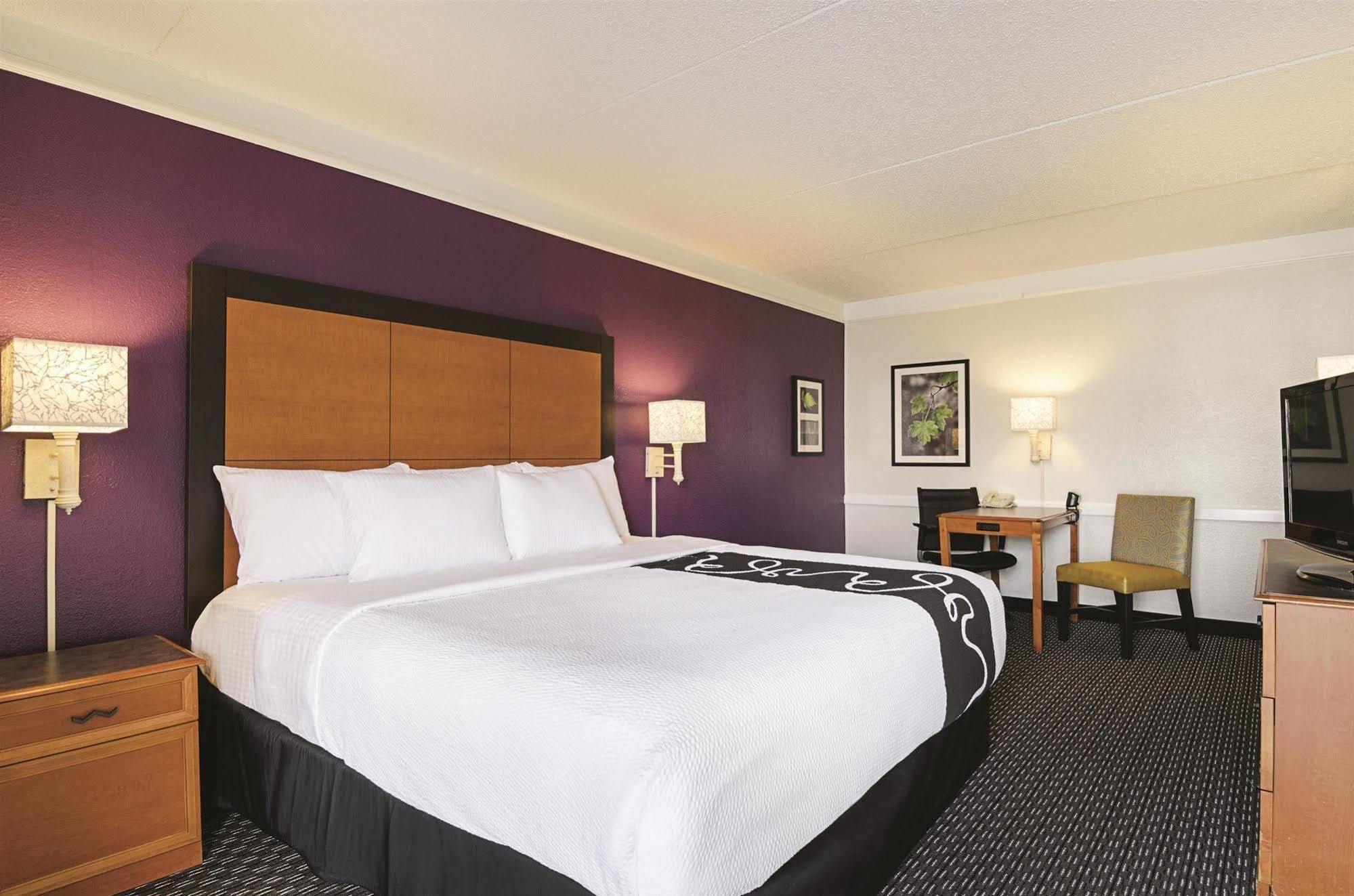 Baymont By Wyndham Greenville Woodruff Rd Extérieur photo
